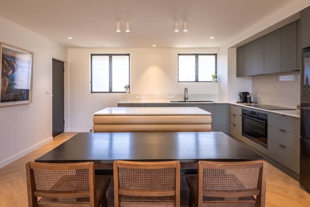 Beachfront Two Bedrooms (King)