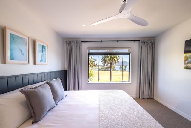 Beachfront Two Bedrooms (King)
