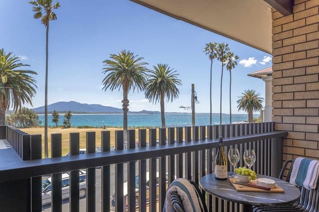 Beachfront Two Bedrooms (King)