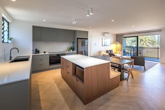 Beachfront Two Bedrooms (King)
