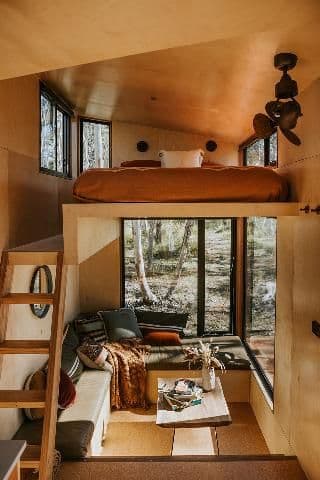 STUDIO QUEEN SIZE BED