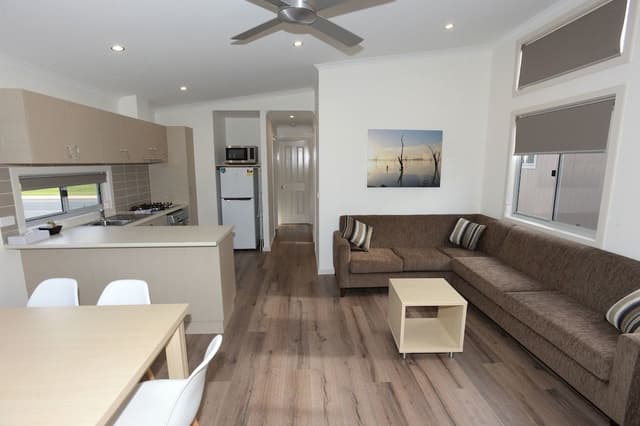 3 Bedroom Hire-rise -7 Berth