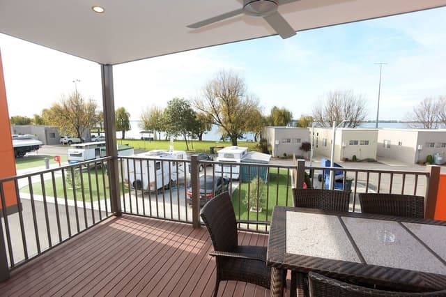 3 Bedroom Hire-rise -7 Berth