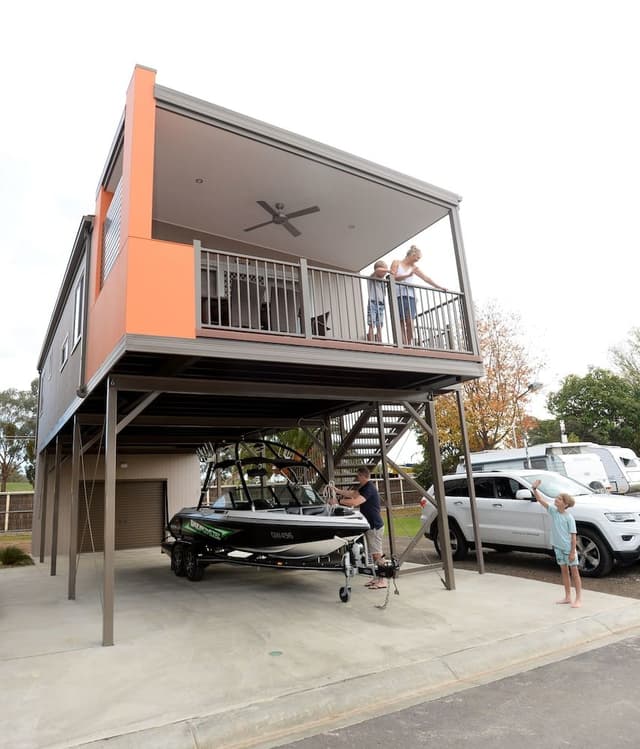 3 Bedroom Hire-rise -7 Berth