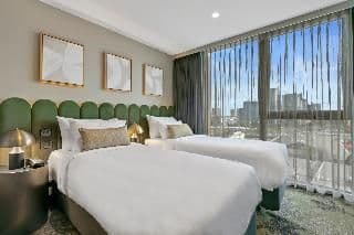 APARTMENT QUEEN SIZE BED