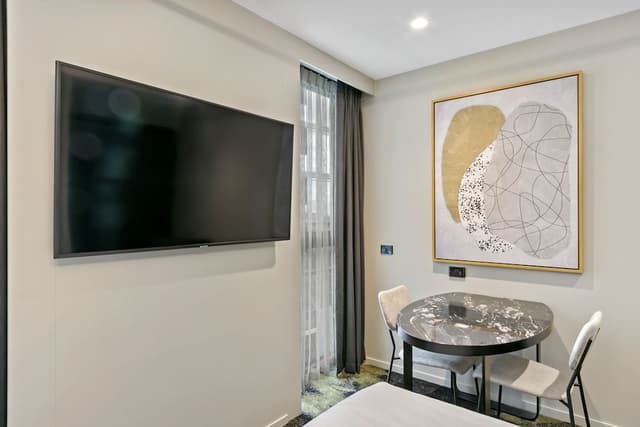 Accessible King Studio