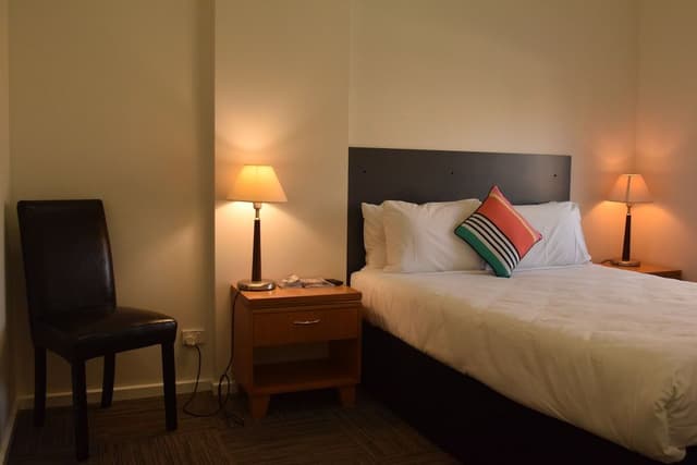 Queen Bed Room