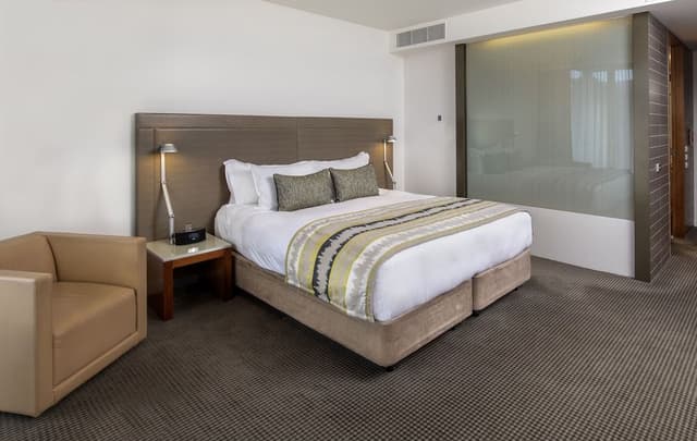 Lawn View Room