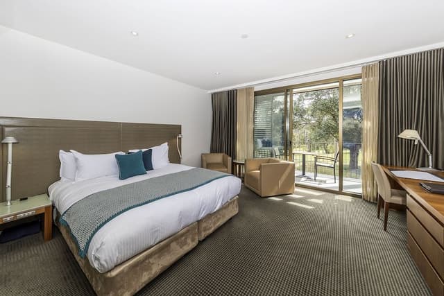 Lawn View Room