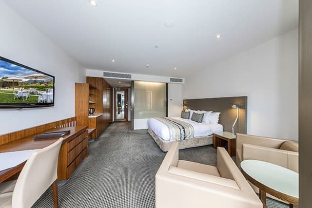 Lawn View Room
