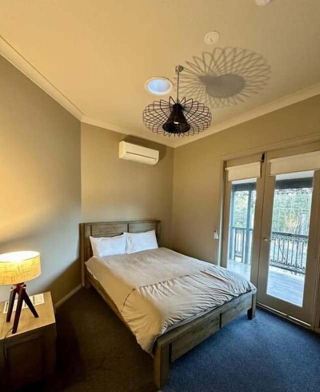 Hotel Deluxe Queen Room