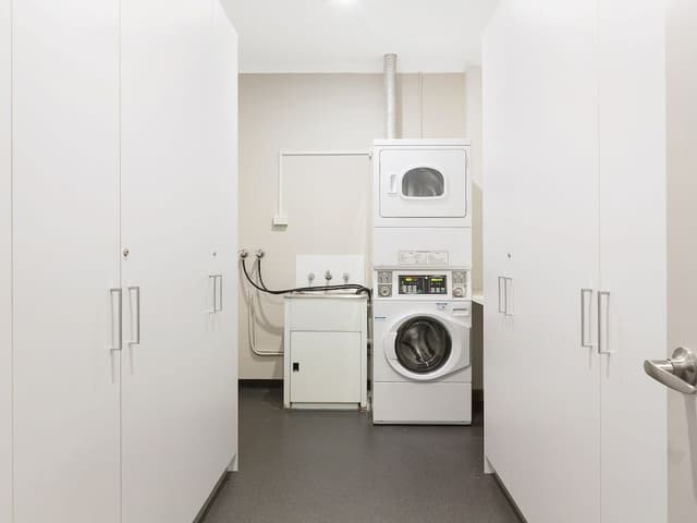 Queen Room Shared Bathroom