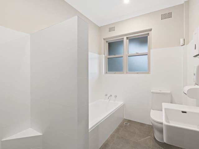 Queen Room Shared Bathroom