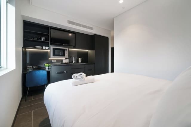 Studio Suite, City View