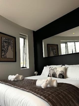STUDIO DELUXE
