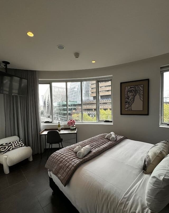 Studio Suite, City View