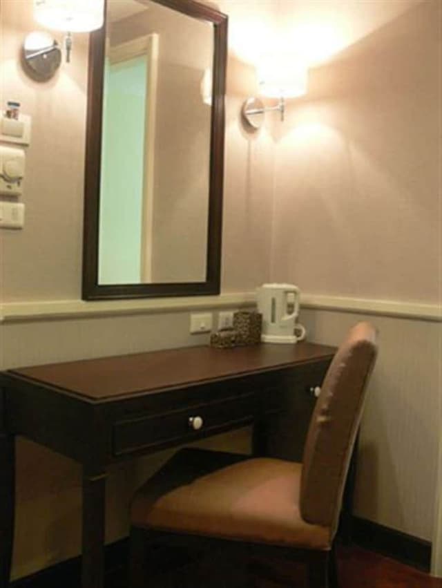 Room, City View