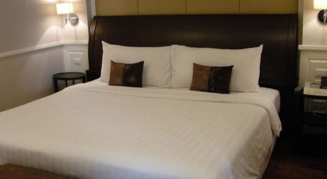 Room, City View