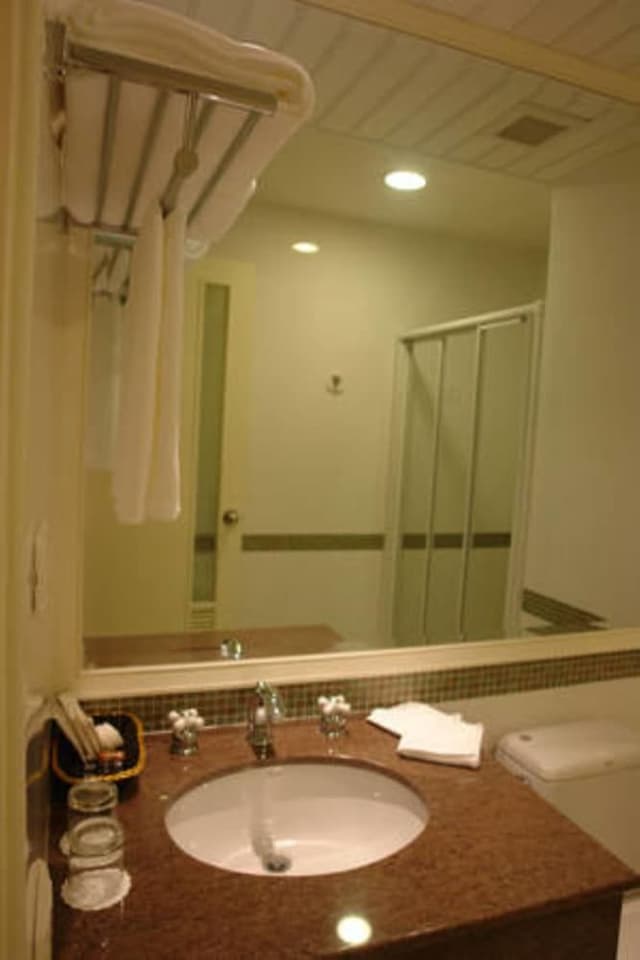 Room, River View
