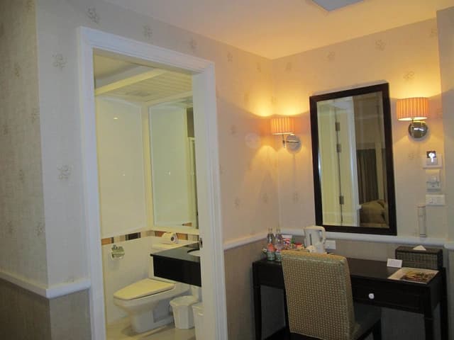 Room, River View