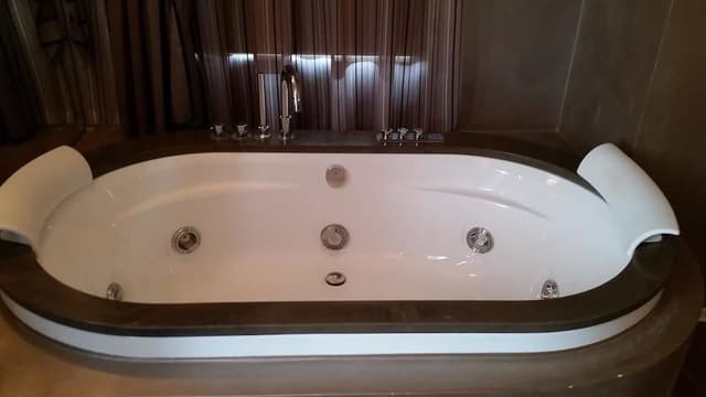 Junior Suite, Jetted Tub