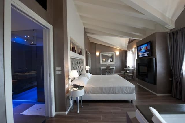 Junior Suite, Jetted Tub