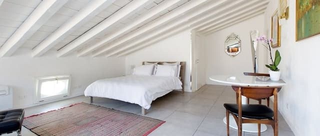 Basic Room, 1 Queen Bed