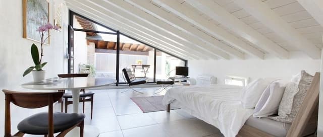 Basic Room, 1 Queen Bed