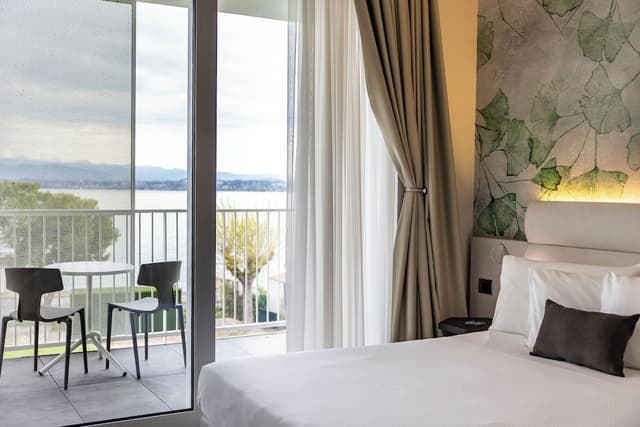 Superior Double or Twin Room, Lake View