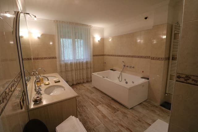 Suite, Hot Tub, Garden View