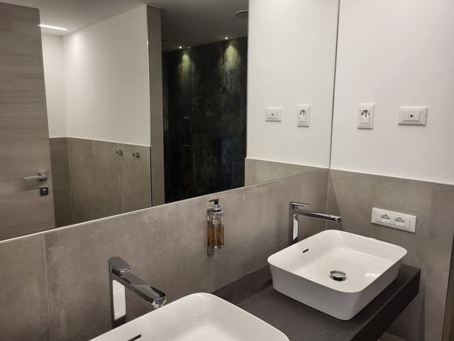 Superior King Suite con patio e vista lago