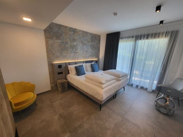 King Suite vista lago laterale e balcone