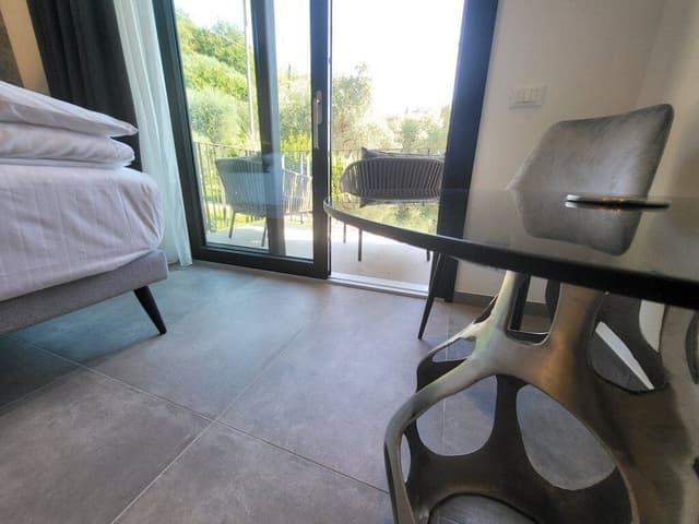 King Suite vista lago laterale e balcone