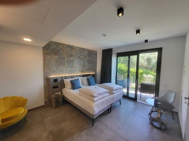 King Suite vista lago laterale e balcone