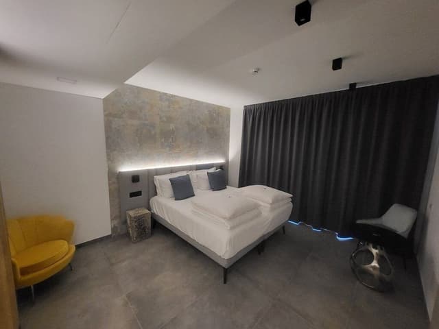 King Suite vista lago laterale e balcone