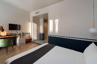 DOUBLE QUEEN SIZE BED