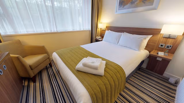 Standard Room, 1 Double Bed (Walk-In Shower)