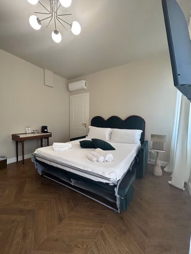 Economy Room