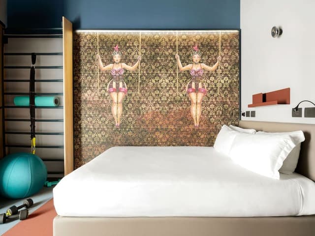 Champion - Double Bed - Private Fitness Corner
