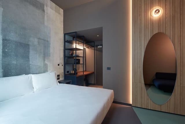 Wizard - King Size Bed - FREE MINIBAR