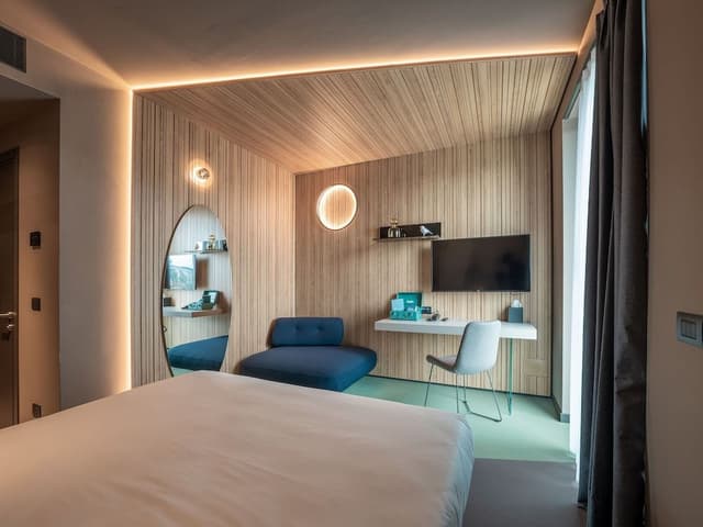 Wizard - King Size Bed - FREE MINIBAR