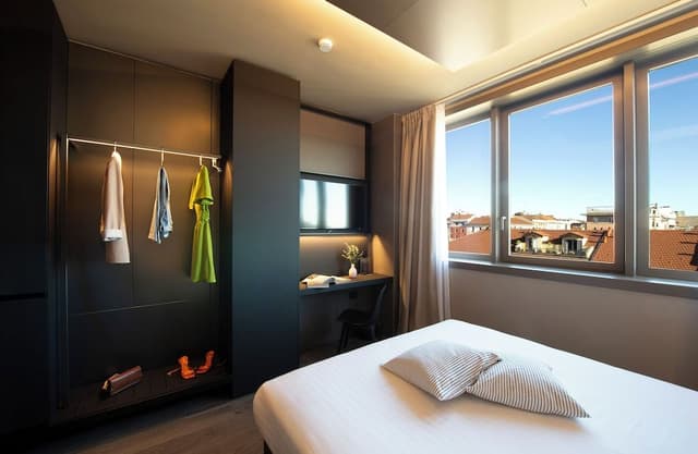 Double Room Single Use, City View