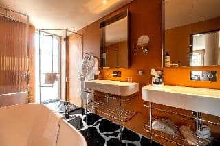 SUITE PREMIUM