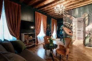Aurum Como Luxury Suites1