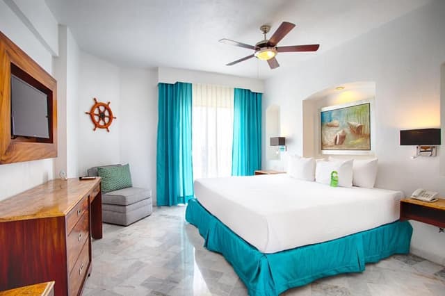Standard All Inclusive - 1 King bed