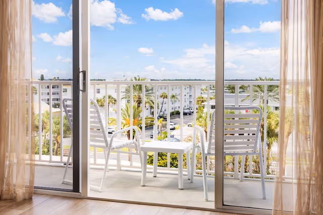 Room, 1 King Bed, Balcony, City View