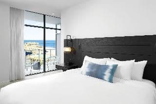 JUNIOR SUITE DELUXE KING BED