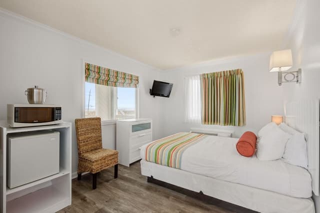 Classic Room, 1 Queen Bed, River View