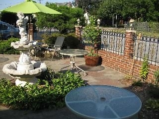 โจนส์ บีช โฮเทล (Jones Beach Hotel)2