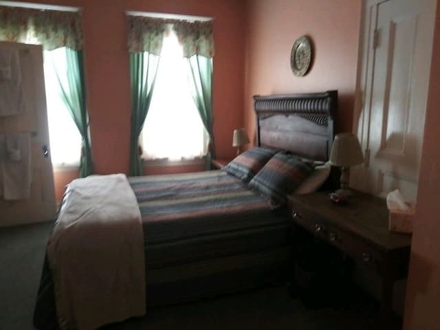 Standard Room, 1 Queen Bed, Non Smoking (6)